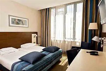 Leonardo Leidse Square 4*