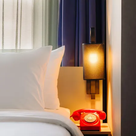 Leonardo Leidse Square 4*