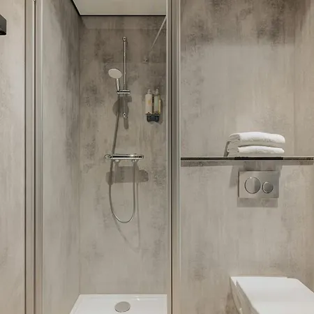 Отель Leonardo Leidse Square 4*
