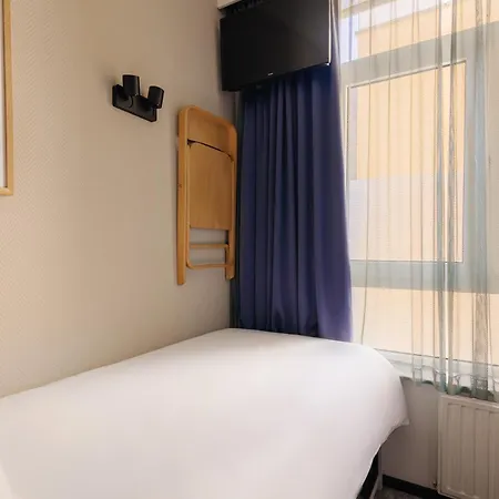 Otel Leonardo Leidse Square 3*