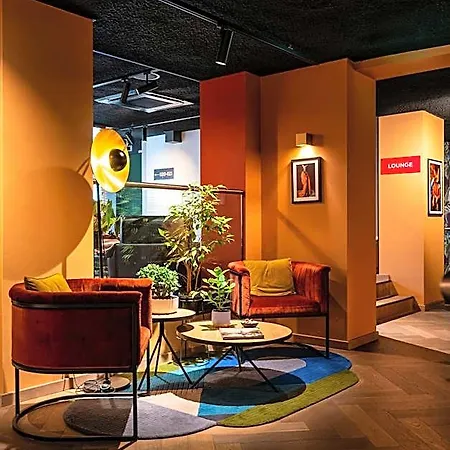 Leonardo Leidse Square 4*