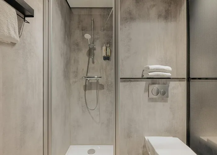 Hotel Leonardo Leidse Square 3*